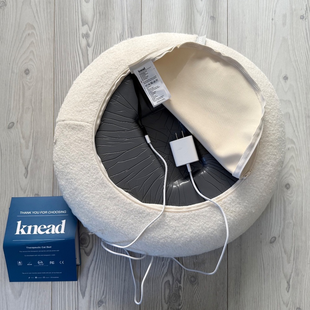 Heated Electric Cat Bed – “Knead” - Picture 4 of 7